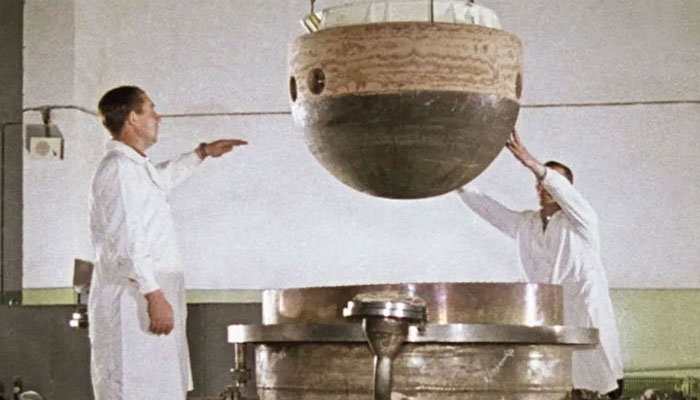 যাওয়া হয়নি শুক্রে, পৃথিবীর কক্ষপথে ৫০ বছর ঘুরে ফিরে এলো মহাকাশযানের অংশ